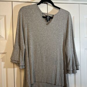 Bobeau Blouse Top Women's Size 1X Gray Long Ruffle Sleeve Keyhole‎ Neck